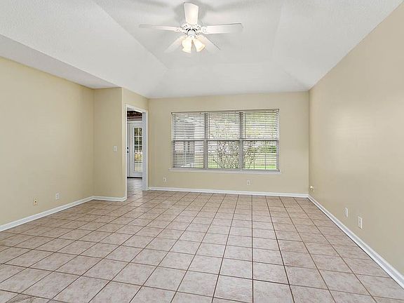 4th image of 133 Hidden Lakes Dr