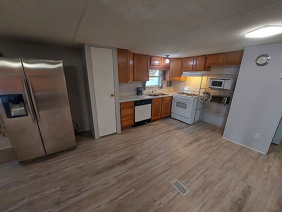 5th image of 5423 Water View Dr