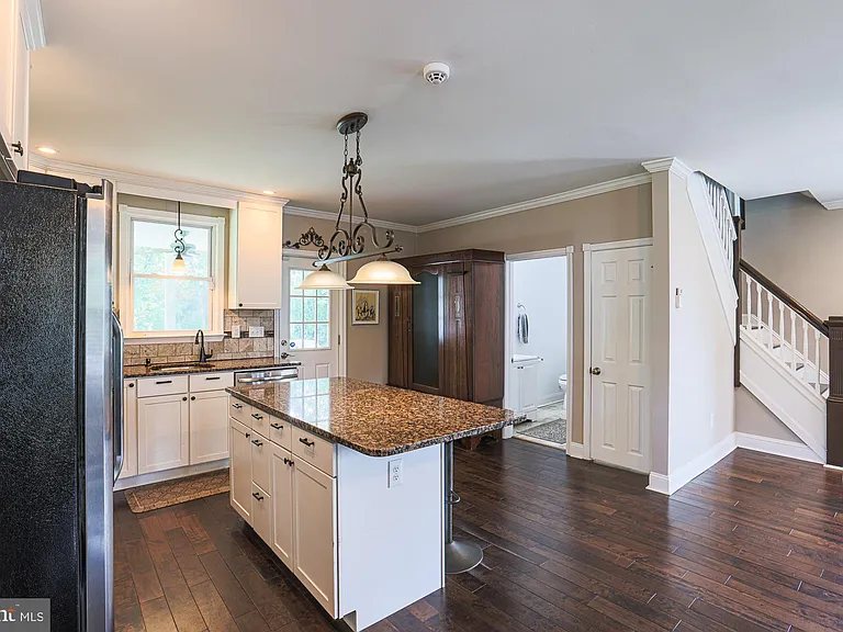 215 Clarendon Ave — Photo 23