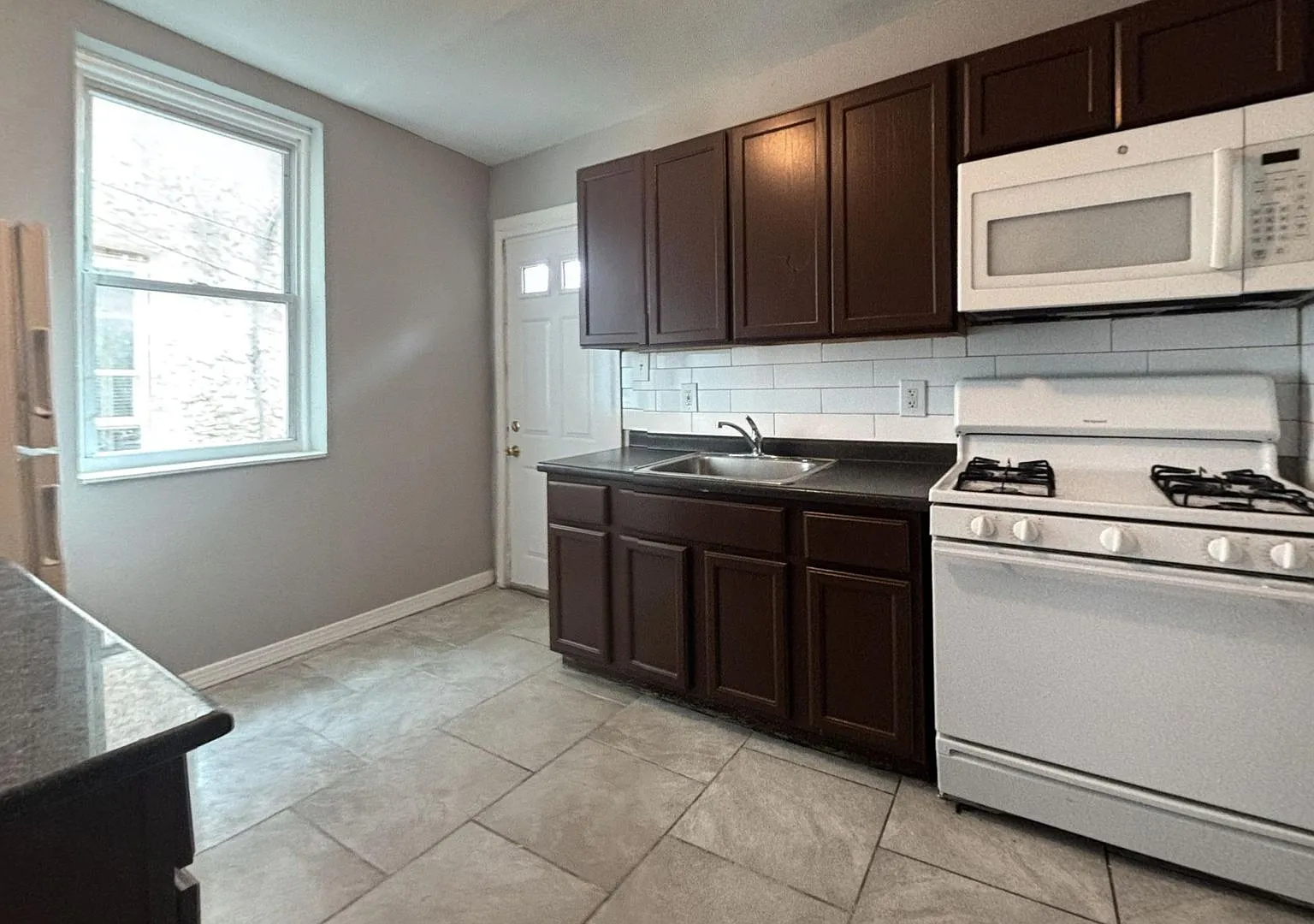 Modern 3-Bed Row Home in West Philly — Photo 4