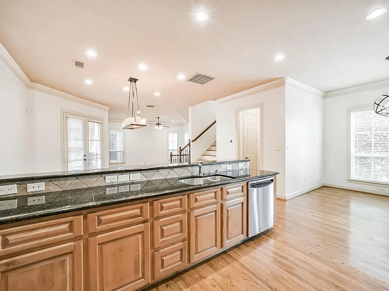 1833 Oakdale St — Photo 20