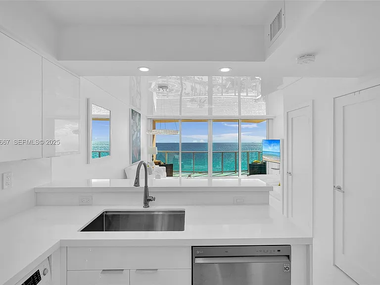 2501 S Ocean Dr #1024 — Photo 13