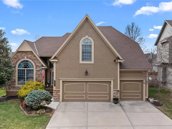 14012 Parkhill Ln, Overland Park, KS 66221