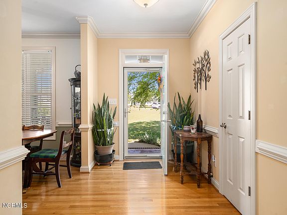 4th image of 1217 Woodridge Court