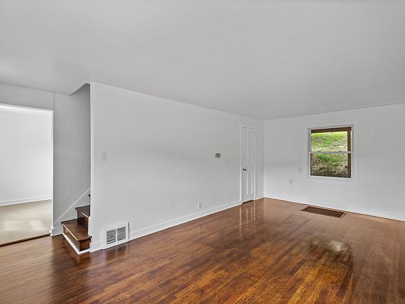 5th image of 1454 Elizabeth Blvd
