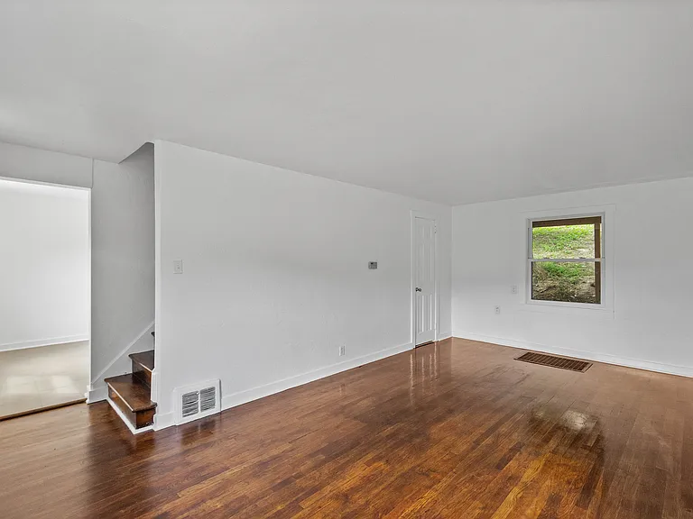 1454 Elizabeth Blvd — Photo 5