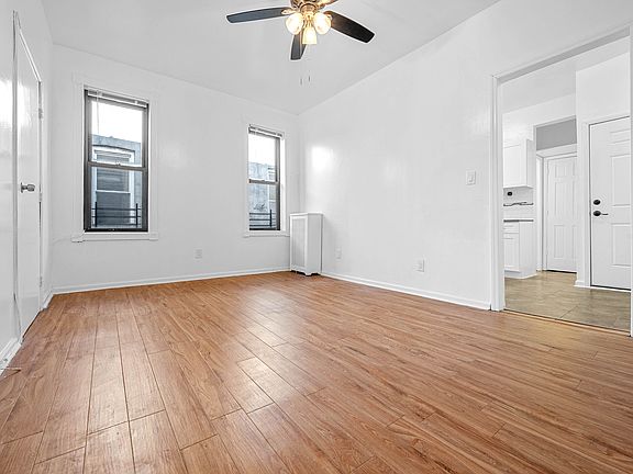3rd image of 933 Saratoga Ave #3