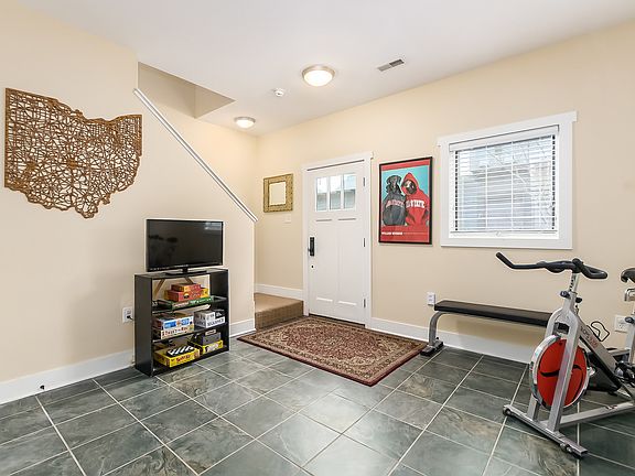 3rd image of 1376 Broadview Ave