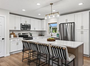 383 Walker Dr, Vadnais Heights, MN 55127