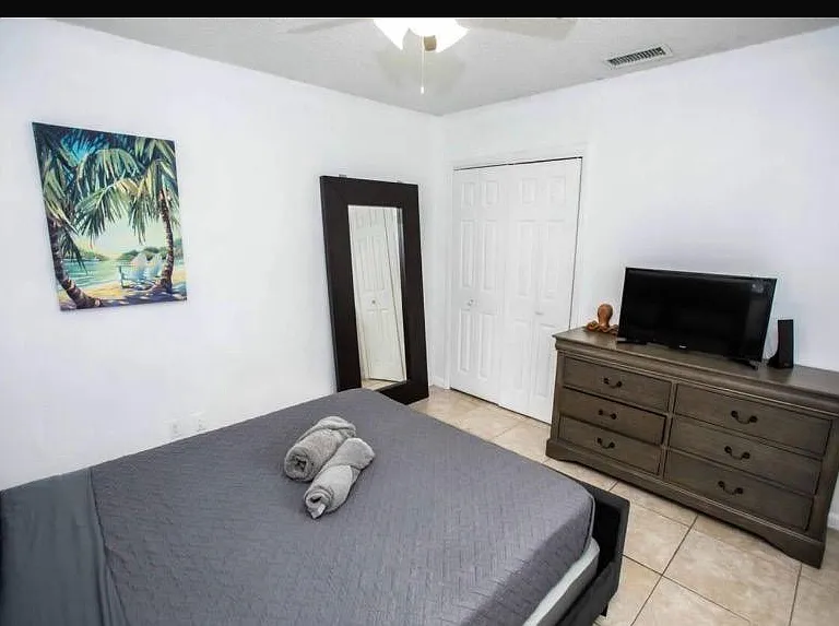 2456 SW 54th St — Photo 7