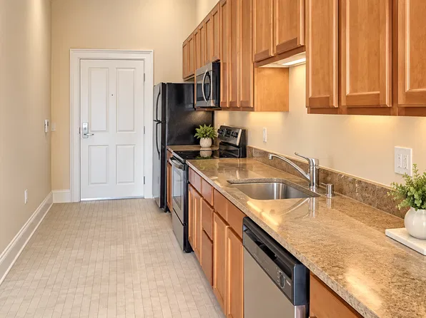 Forrest Block Apartments, 401 N Brady St #208, Davenport, IA 52801