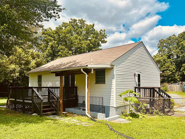 9549 Fingerboard Rd — Photo 8