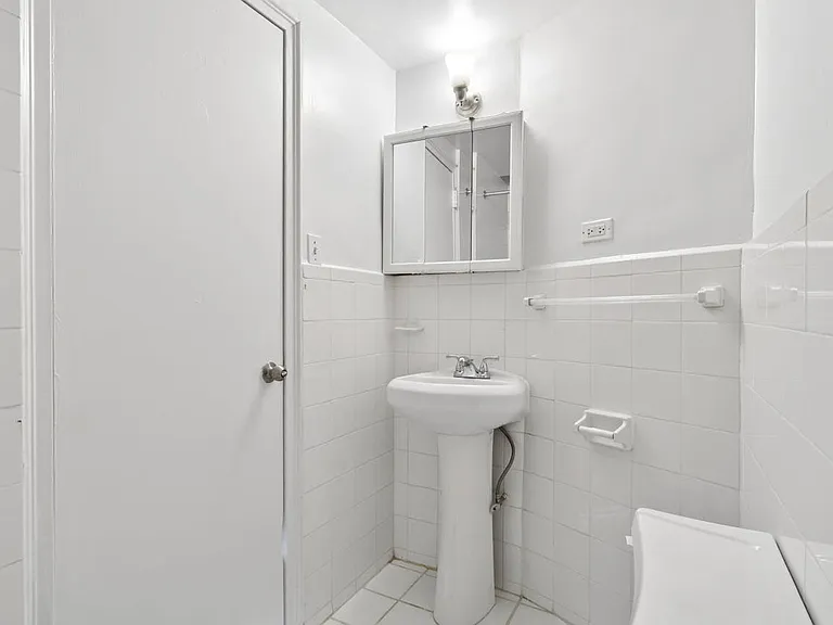 160 W 71st St #10R — Photo 11