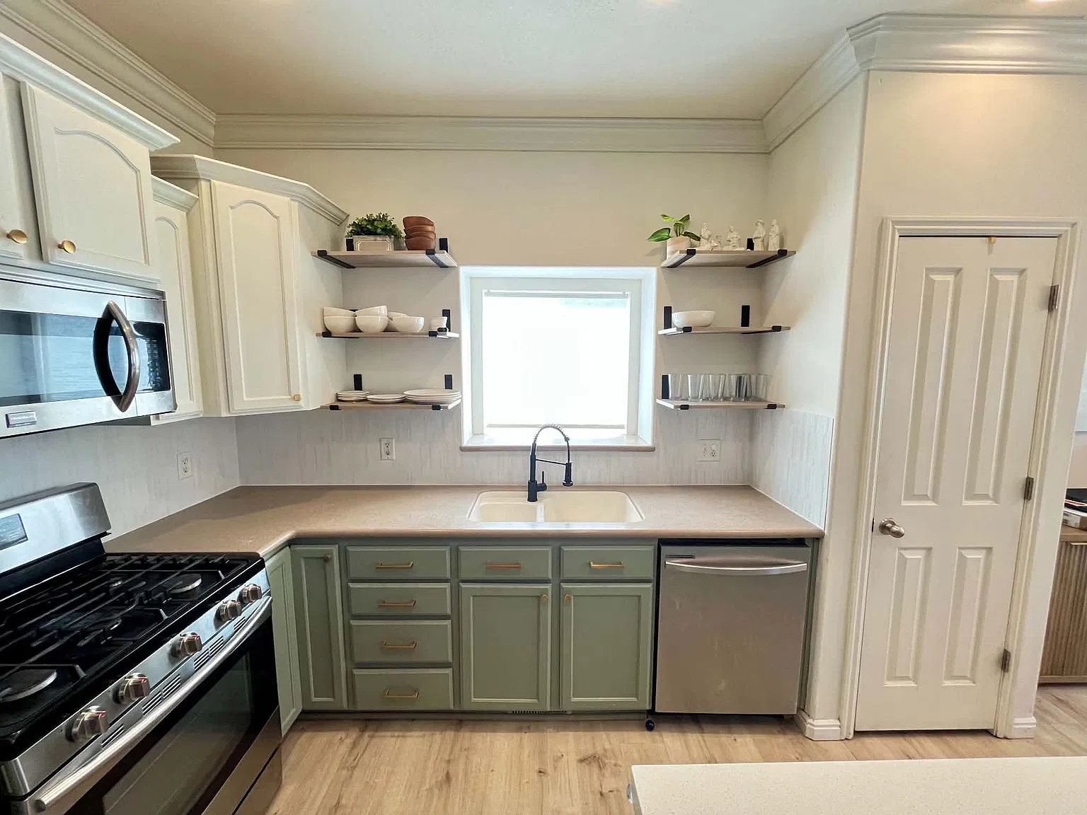 4 bed, 2452 sqft, $2,500 — Photo 3