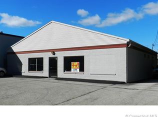 74 School St, Putnam, CT 06260