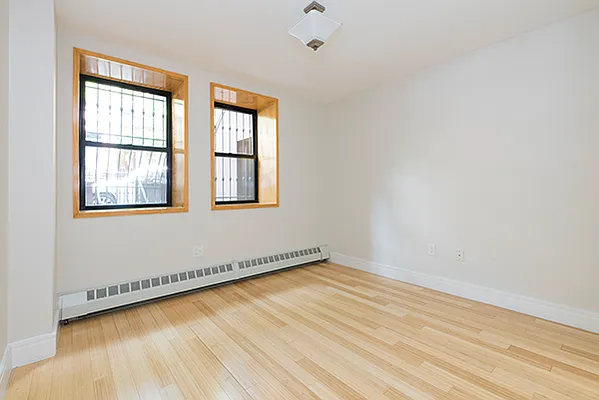 Rented by Perry Associates NYC Inc | media 6