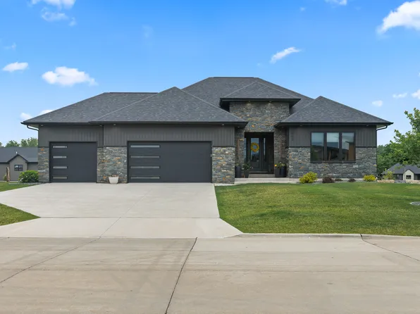 352 Madison Dr, Riverdale, IA 52722