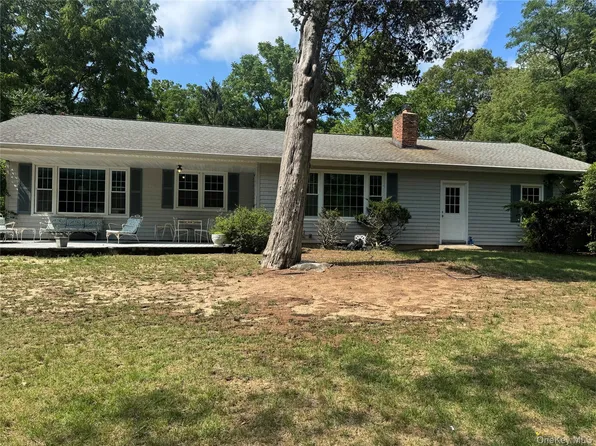42 E Bartlett Road, Middle Island, NY 11953