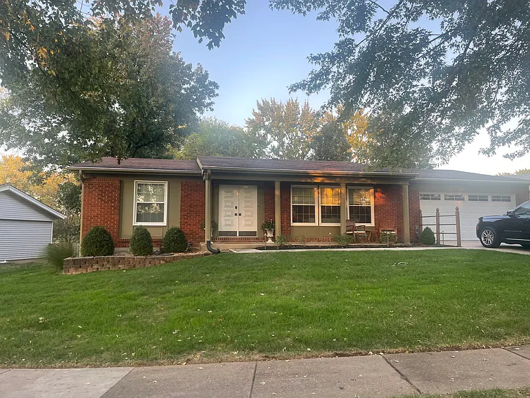 Daytime view (House is larger then the pictures!). Nice big front yard too.