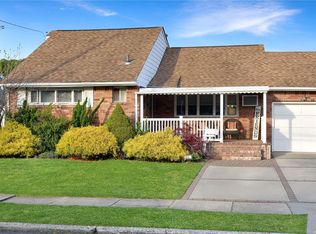 25 Kenneth Ln, North Babylon, NY 11703