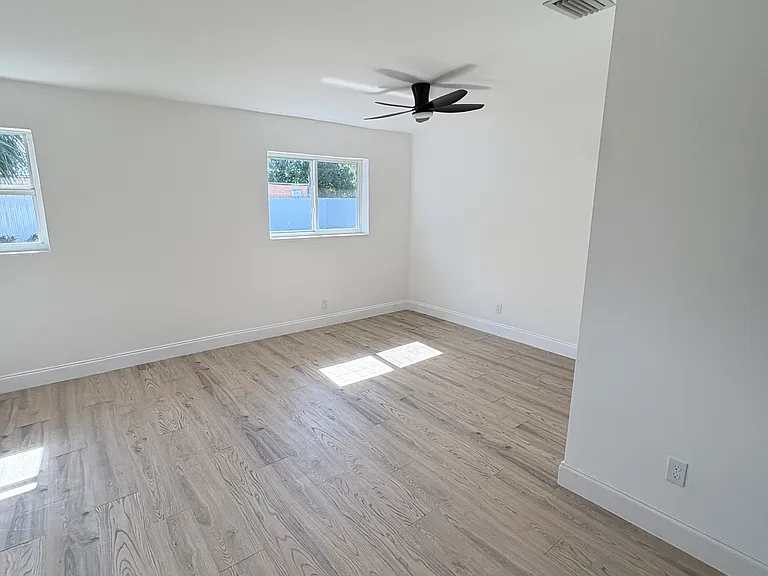 2572 NW 20th St #A — Photo 10