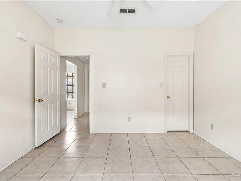 1807 S Linden St #A — Photo 5
