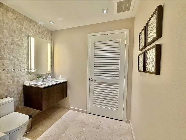 88 SW 7th St #1109 — Photo 28
