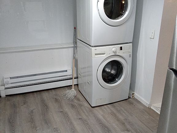 3rd image of 146 Linden St Floor 1