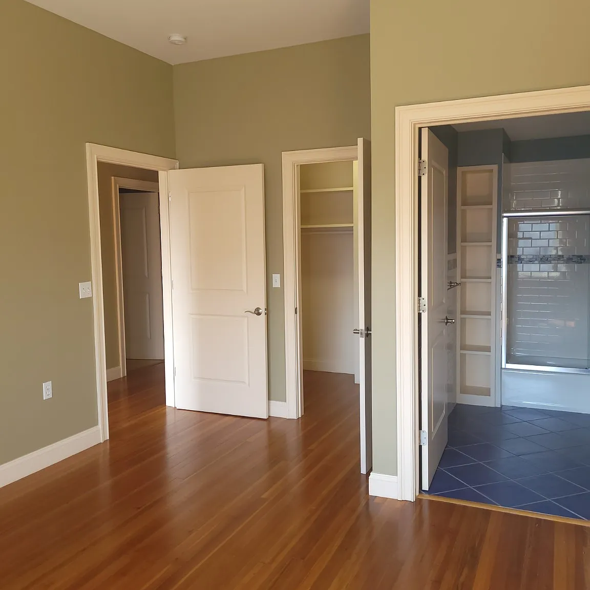 2 bed, 1200 sqft, $3,599 — Photo 3