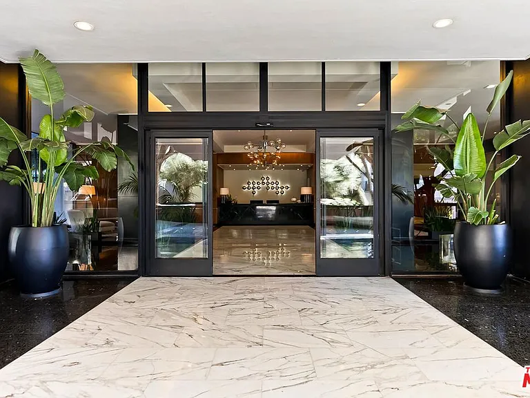 1100 Alta Loma Rd — Photo 37