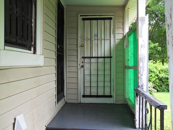 4th image of 2504 Princeton Ave