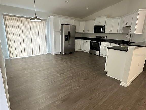 3rd image of 64 Ash Rd