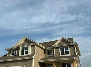 1035 Waterstone Ct, Pewaukee, WI 53072