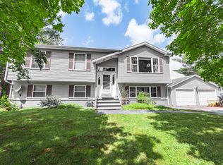 10 Cherry Ln, Bangor, ME 04401