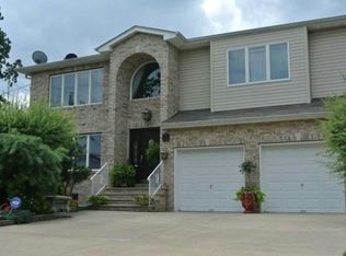 172 Ray St #1, Elmwood Park, NJ