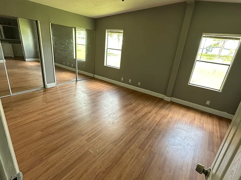 2727 Downing Dr — Photo 10