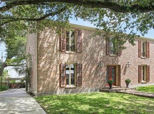 159 Country Club Dr, New Orleans, LA 70124