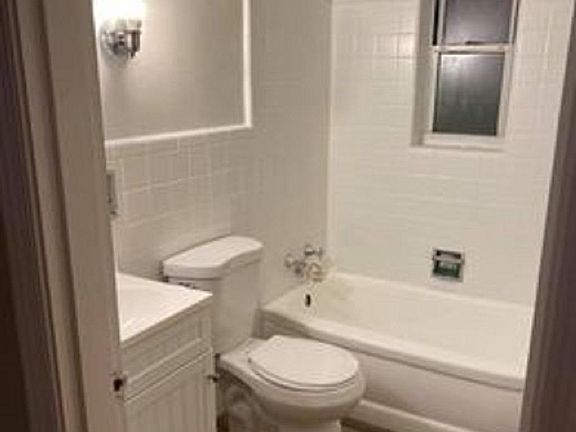5th image of 1711 Cedar Ave APT 1