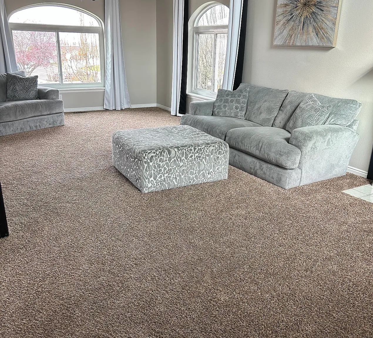 6 bed, 3.5 bath, 4604 sqft, $3,600 — Photo 2