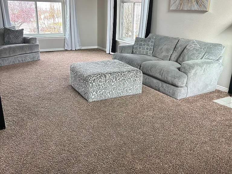 1069 N Sage Dr — Photo 2