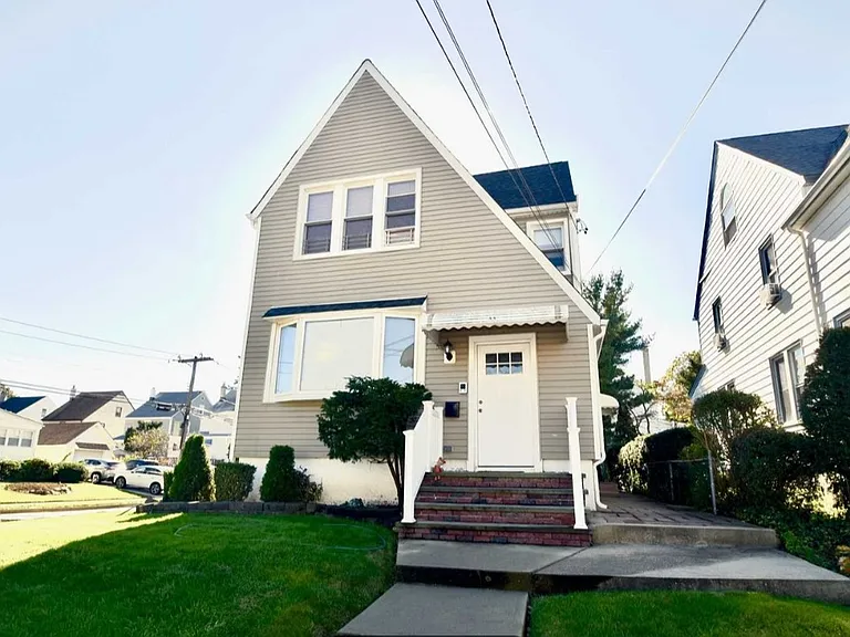 88 Munro Blvd #2 — Photo 1