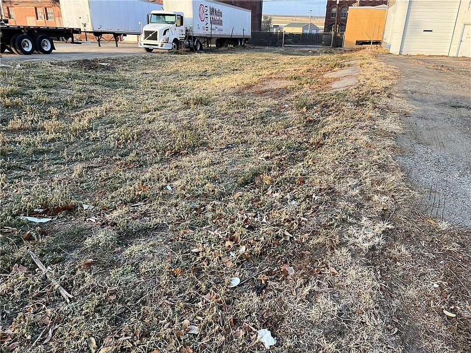 1st image of 306 S 4th St