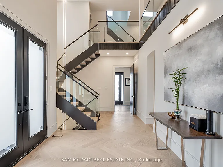 1019 Strathy Ave — Photo 4