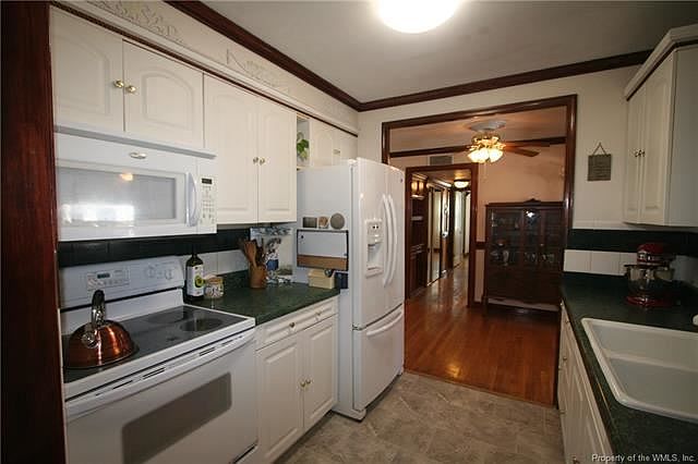 1st image of 702 Mosby Dr