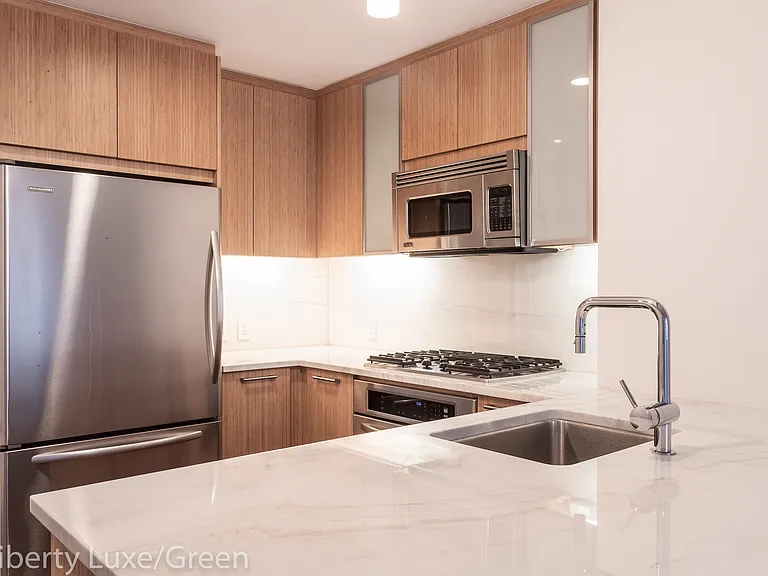 200 E End Ave #10S — Photo 3