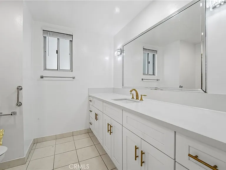 5301 Balboa Blvd #F7 — Photo 19