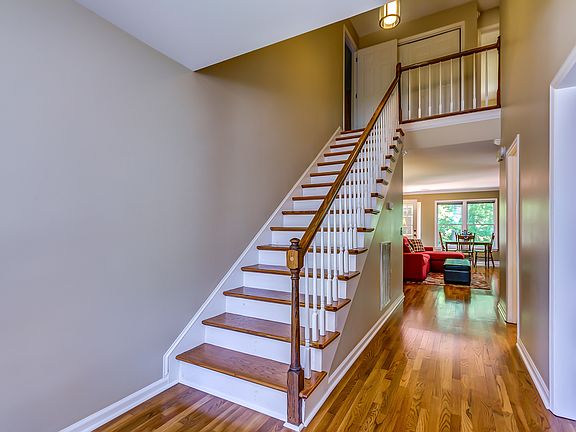 3rd image of 432 Belle Pointe Dr
