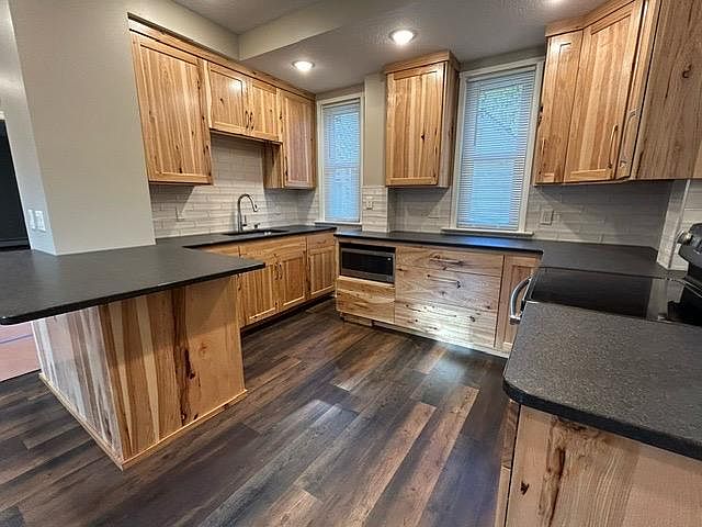 Newly completed custom kitchen
High end appliances
Luxury Plank flooring