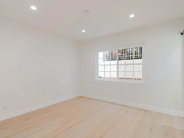 323 N Louise St #C — Photo 10