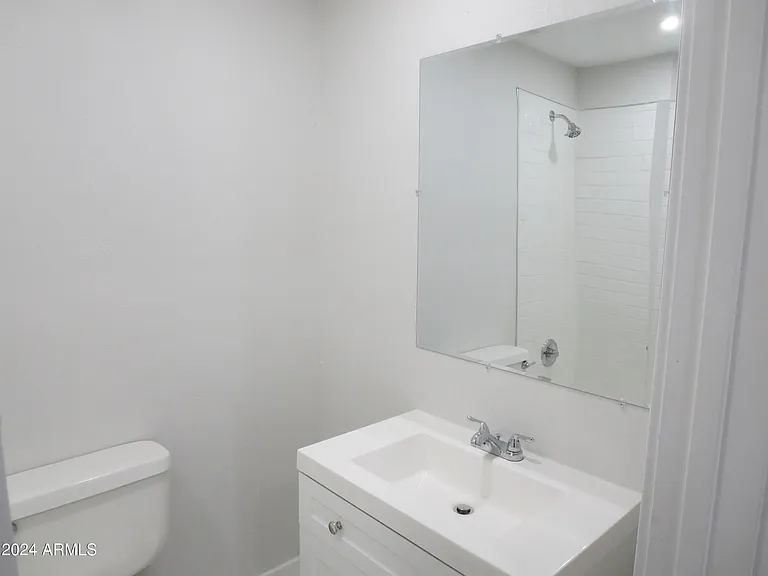 1450 E Bethany Home Rd #34 — Photo 6